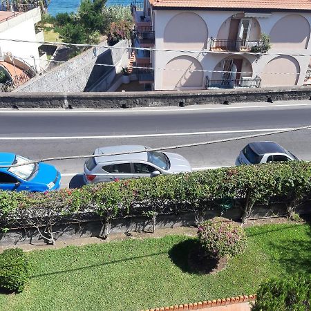 B&B Sea Terrace Aci Castello Bagian luar foto