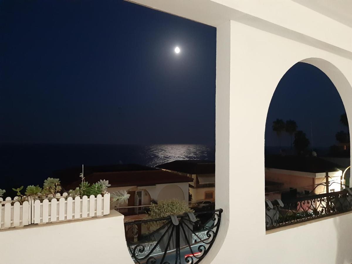 B&B Sea Terrace Aci Castello Bagian luar foto