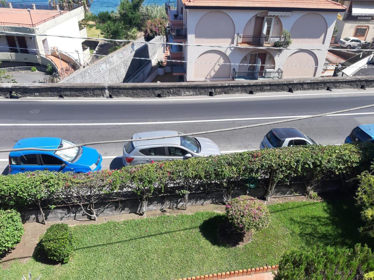 B&B Sea Terrace Aci Castello Bagian luar foto