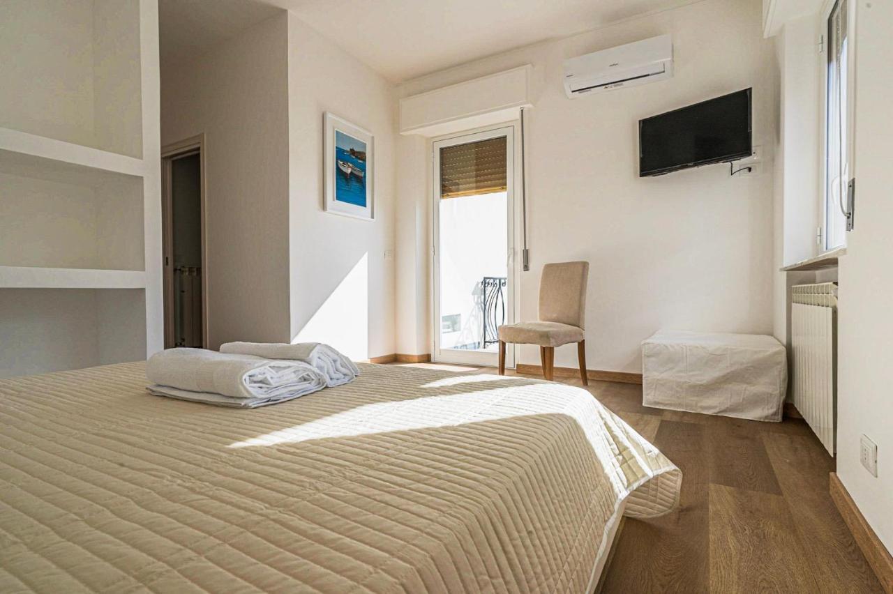 B&B Sea Terrace Aci Castello Bagian luar foto